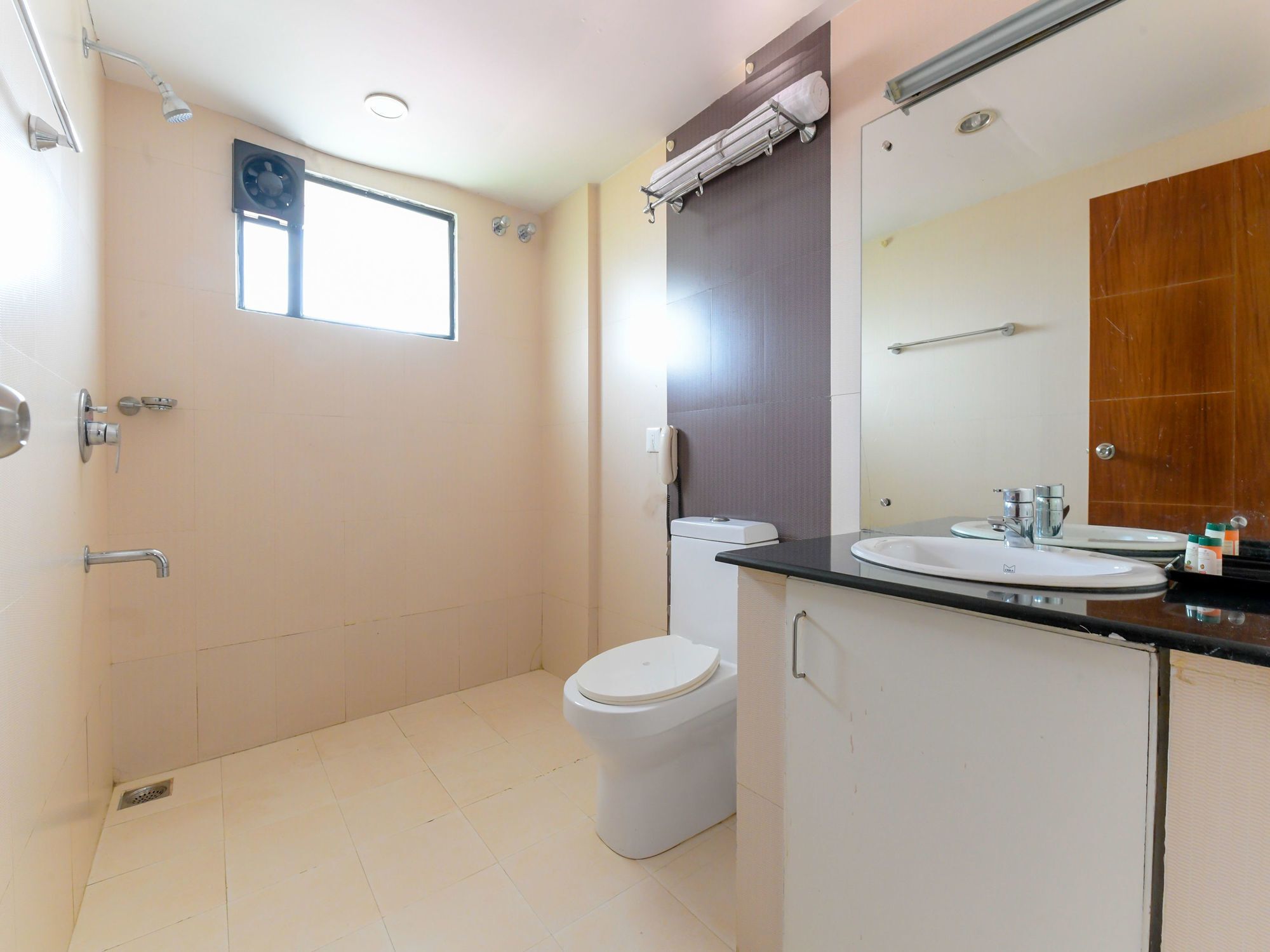 Oyo 7188 Ajantha Regency Hotell Kochi Eksteriør bilde